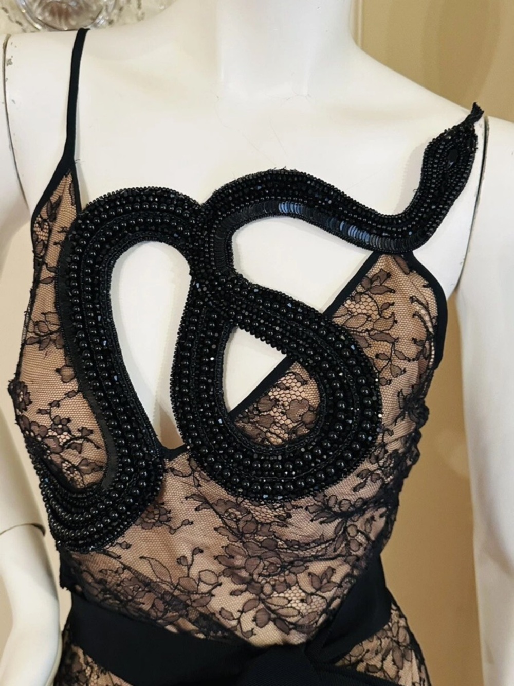 GUCCI SNAKE BLACK EMBROIDERY Silk Lined CHANTILLY LACE DRESS SIZE 42 IT - Picture 10 of 16